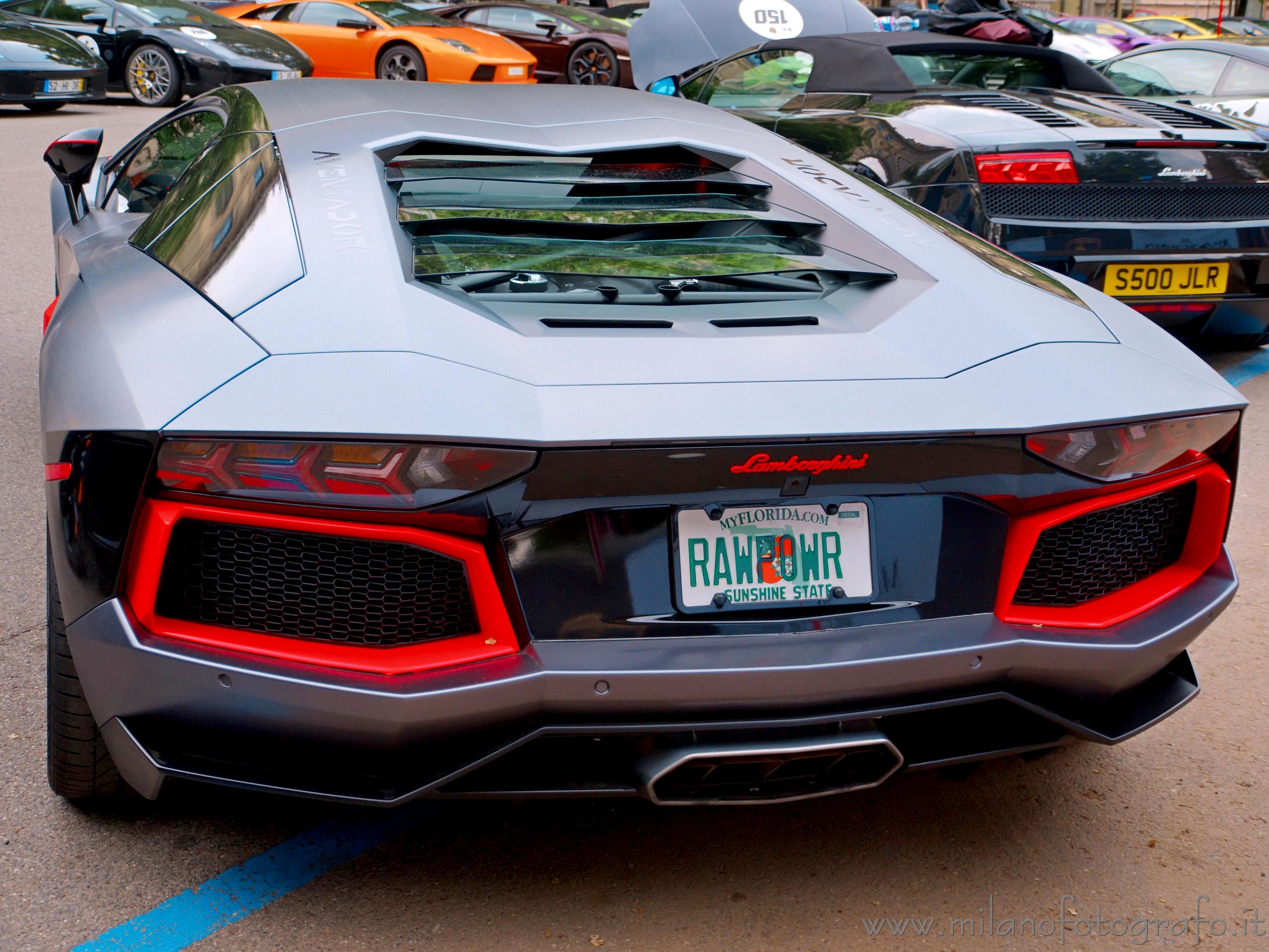 Milano - Lamborghini Aventador da dietro